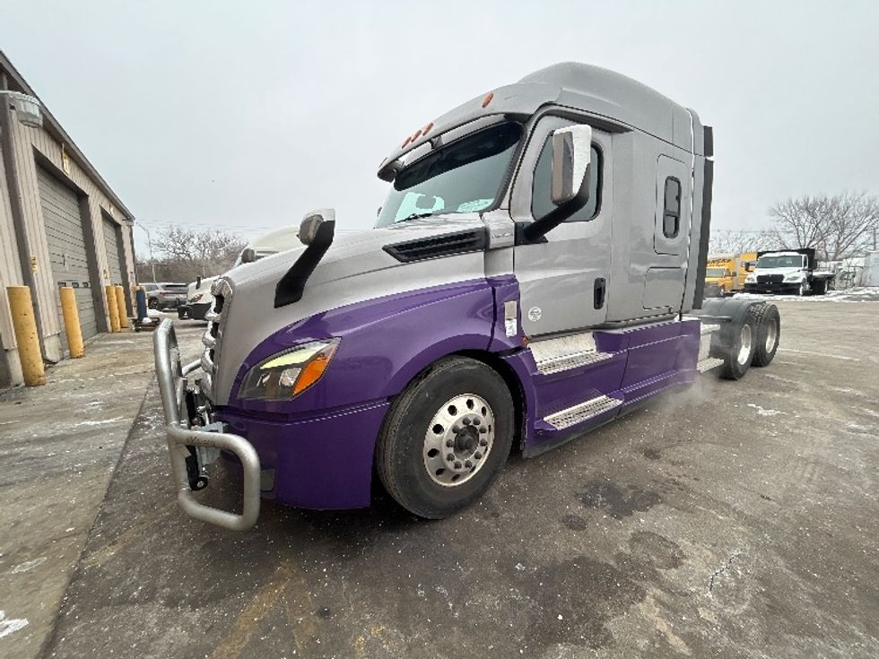 Sleeper Tractor-Heavy Duty Tractors-Freightliner-2020-T12664ST-East Chicago-IN-359,363\n\t\tmiles-$ 72,500 - Image 3