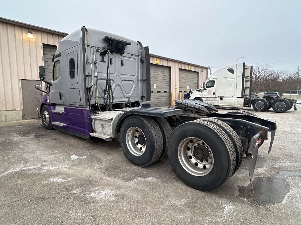 Sleeper Tractor-Heavy Duty Tractors-Freightliner-2020-T12664ST-East Chicago-IN-359,363\n\t\tmiles-$ 72,500 - Image 5