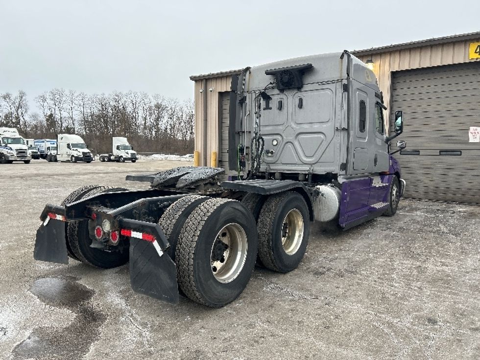 Sleeper Tractor-Heavy Duty Tractors-Freightliner-2020-T12664ST-East Chicago-IN-359,363\n\t\tmiles-$ 72,500 - Image 7