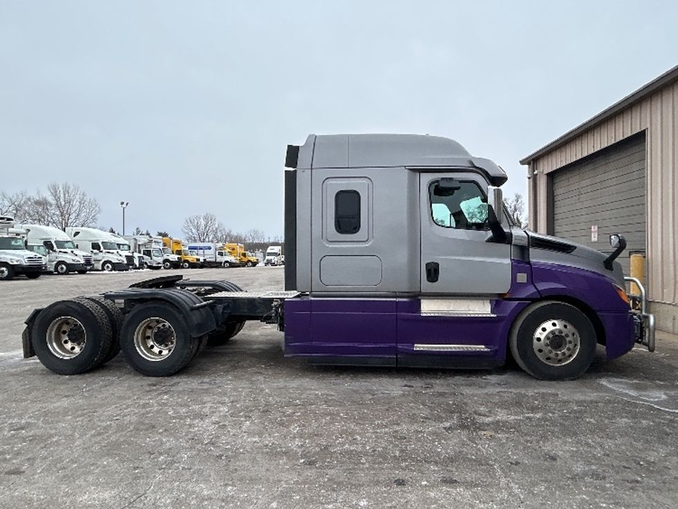 Sleeper Tractor-Heavy Duty Tractors-Freightliner-2020-T12664ST-East Chicago-IN-359,363\n\t\tmiles-$ 72,500 - Image 8