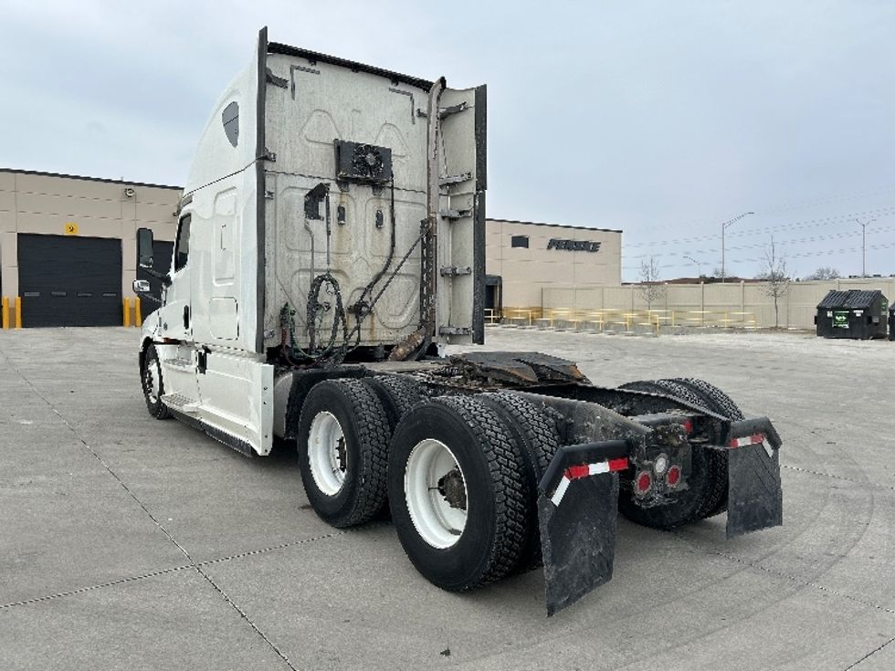 Sleeper Tractor-Heavy Duty Tractors-Freightliner-2020-T12664ST-East Chicago-IN-381,023\n\t\tmiles-$ 64,750 - Image 5