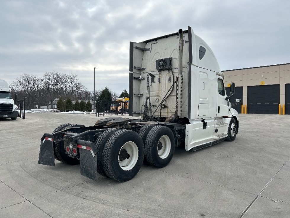 Sleeper Tractor-Heavy Duty Tractors-Freightliner-2020-T12664ST-East Chicago-IN-381,023\n\t\tmiles-$ 64,750 - Image 7