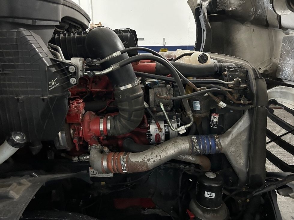 Sleeper Tractor-Heavy Duty Tractors-Freightliner-2020-T12664ST-East Chicago-IN-423,500\n\t\tmiles-$ 61,750 - Image 20