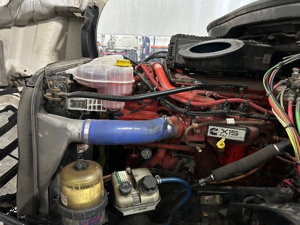 Sleeper Tractor-Heavy Duty Tractors-Freightliner-2020-T12664ST-East Chicago-IN-423,500\n\t\tmiles-$ 61,750 - Image 21