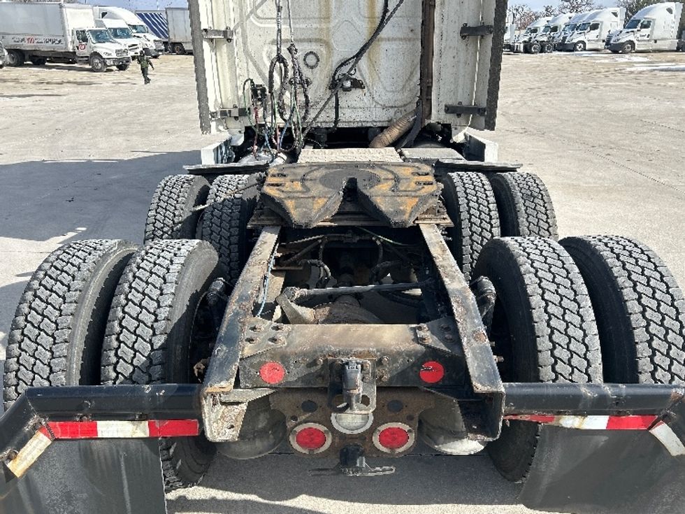 Sleeper Tractor-Heavy Duty Tractors-Freightliner-2020-T12664ST-East Chicago-IN-423,500\n\t\tmiles-$ 61,750 - Image 6