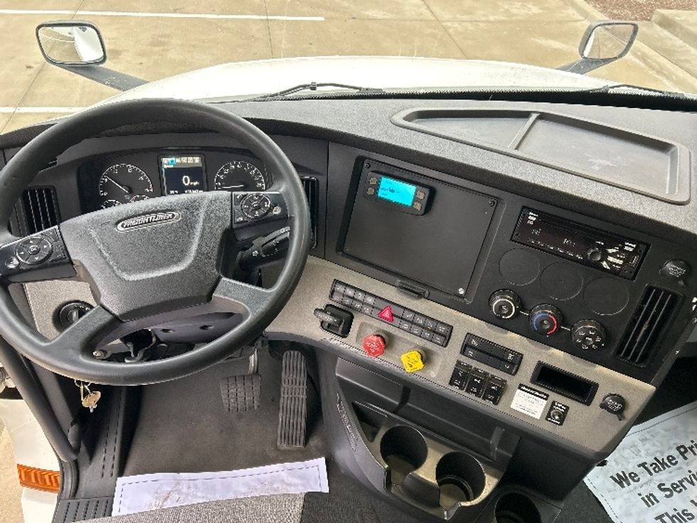 Sleeper Tractor-Heavy Duty Tractors-Freightliner-2020-T12664ST-East Chicago-IN-434,547\n\t\tmiles-$ 62,000 - Image 11
