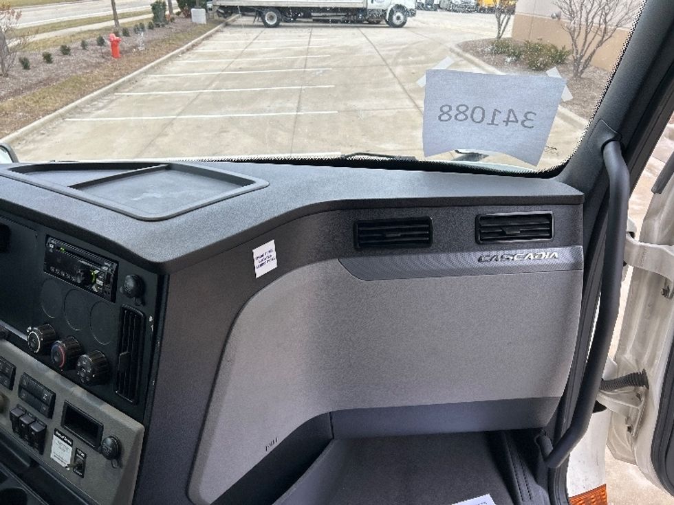 Sleeper Tractor-Heavy Duty Tractors-Freightliner-2020-T12664ST-East Chicago-IN-434,547\n\t\tmiles-$ 62,000 - Image 14