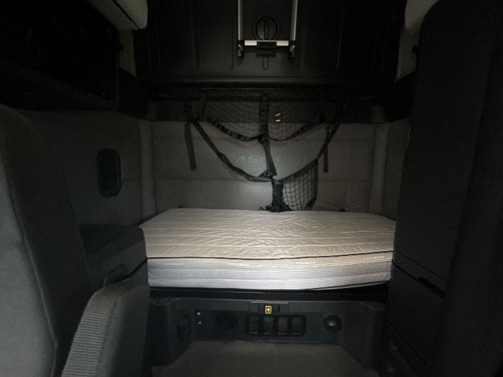 Sleeper Tractor-Heavy Duty Tractors-Freightliner-2020-T12664ST-East Chicago-IN-434,547\n\t\tmiles-$ 62,000 - Image 16