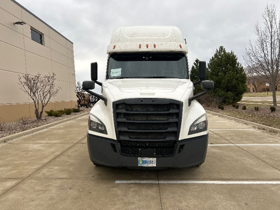 Sleeper Tractor-Heavy Duty Tractors-Freightliner-2020-T12664ST-East Chicago-IN-434,547\n\t\tmiles-$ 62,000 - Image 2
