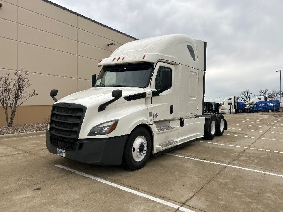 Sleeper Tractor-Heavy Duty Tractors-Freightliner-2020-T12664ST-East Chicago-IN-434,547\n\t\tmiles-$ 62,000 - Image 3