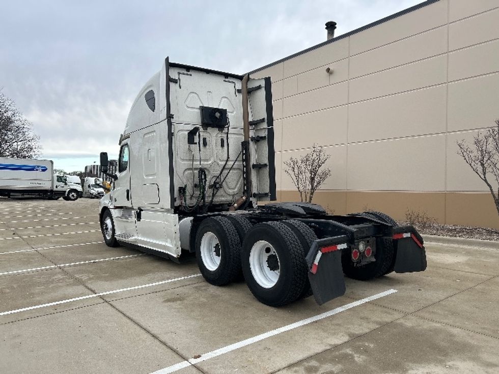 Sleeper Tractor-Heavy Duty Tractors-Freightliner-2020-T12664ST-East Chicago-IN-434,547\n\t\tmiles-$ 62,000 - Image 5
