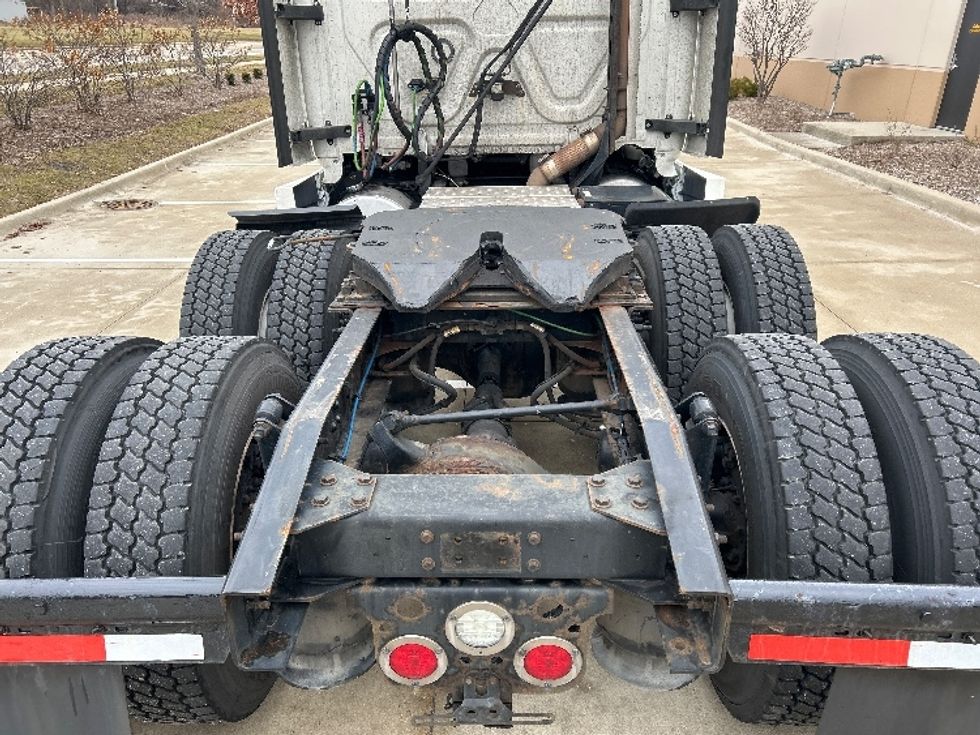 Sleeper Tractor-Heavy Duty Tractors-Freightliner-2020-T12664ST-East Chicago-IN-434,547\n\t\tmiles-$ 62,000 - Image 6