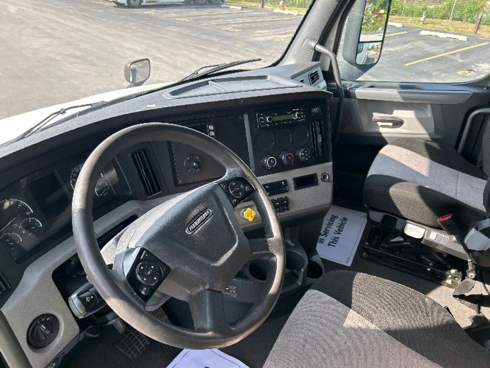 Sleeper Tractor-Heavy Duty Tractors-Freightliner-2020-T12664ST-East Chicago-IN-461,021\n\t\tmiles-$ 65,000 - Image 10