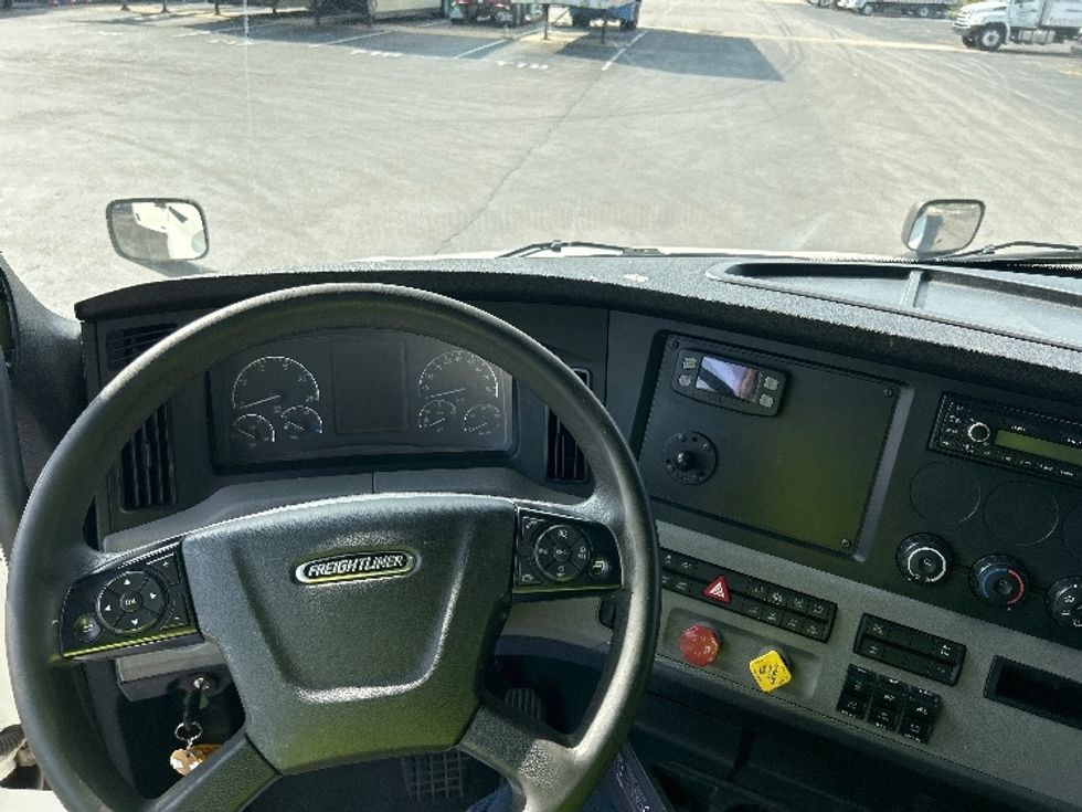 Sleeper Tractor-Heavy Duty Tractors-Freightliner-2020-T12664ST-East Chicago-IN-461,021\n\t\tmiles-$ 65,000 - Image 11