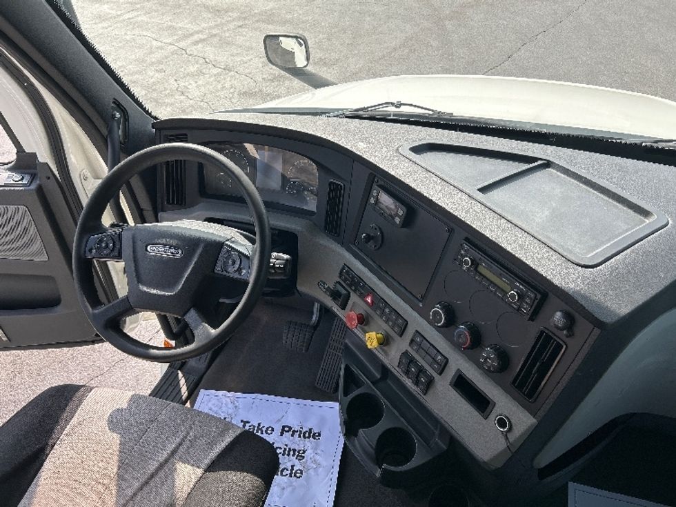 Sleeper Tractor-Heavy Duty Tractors-Freightliner-2020-T12664ST-East Chicago-IN-461,021\n\t\tmiles-$ 65,000 - Image 12