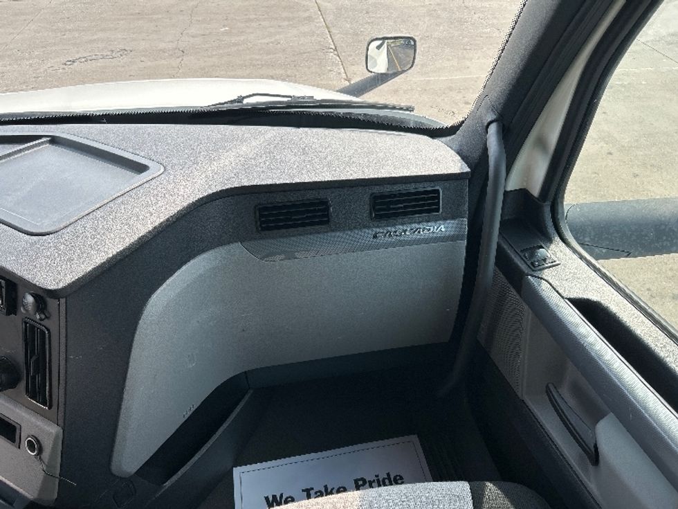 Sleeper Tractor-Heavy Duty Tractors-Freightliner-2020-T12664ST-East Chicago-IN-461,021\n\t\tmiles-$ 65,000 - Image 14