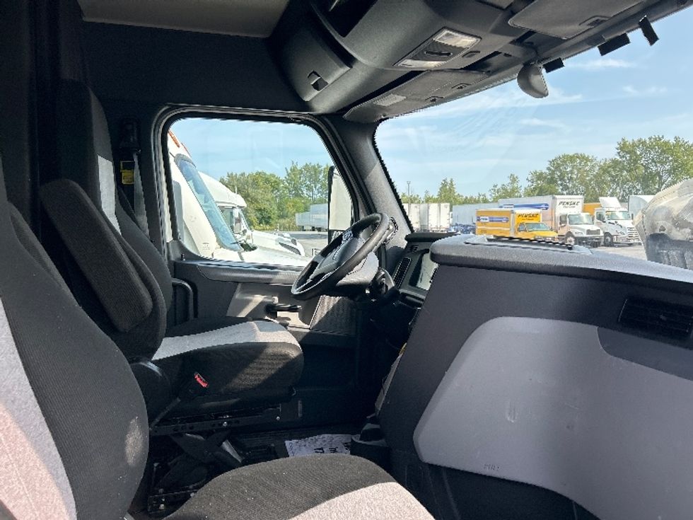 Sleeper Tractor-Heavy Duty Tractors-Freightliner-2020-T12664ST-East Chicago-IN-461,021\n\t\tmiles-$ 65,000 - Image 15