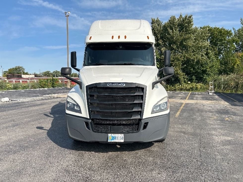 Sleeper Tractor-Heavy Duty Tractors-Freightliner-2020-T12664ST-East Chicago-IN-461,021\n\t\tmiles-$ 65,000 - Image 2