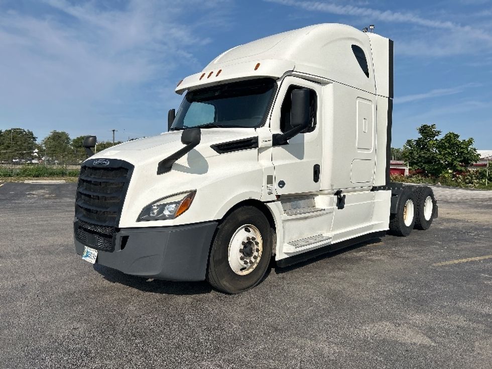 Sleeper Tractor-Heavy Duty Tractors-Freightliner-2020-T12664ST-East Chicago-IN-461,021\n\t\tmiles-$ 65,000 - Image 3