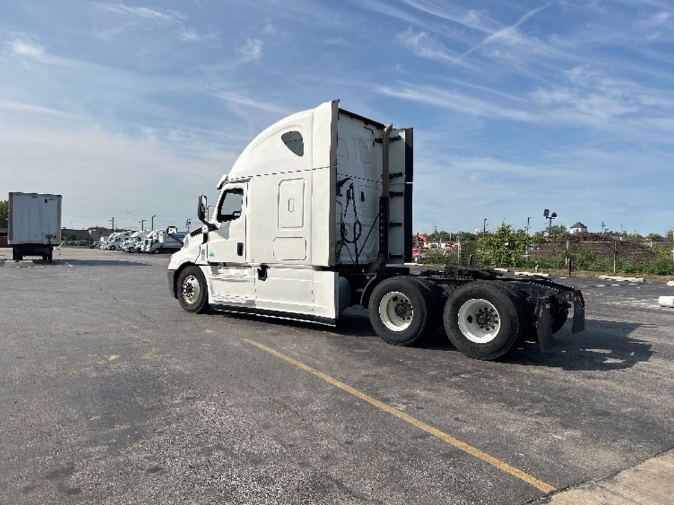 Sleeper Tractor-Heavy Duty Tractors-Freightliner-2020-T12664ST-East Chicago-IN-461,021\n\t\tmiles-$ 65,000 - Image 5