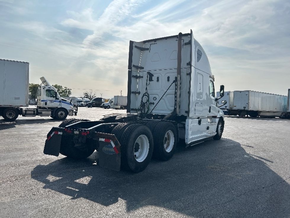 Sleeper Tractor-Heavy Duty Tractors-Freightliner-2020-T12664ST-East Chicago-IN-461,021\n\t\tmiles-$ 65,000 - Image 7