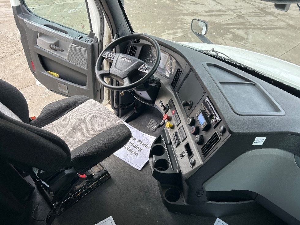 Sleeper Tractor-Heavy Duty Tractors-Freightliner-2020-T12664ST-East Chicago-IN-470,576\n\t\tmiles-$ 59,750 - Image 14