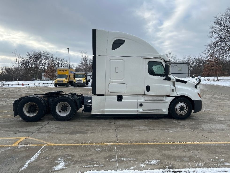 Sleeper Tractor-Heavy Duty Tractors-Freightliner-2020-T12664ST-East Chicago-IN-470,576\n\t\tmiles-$ 59,750 - Image 7