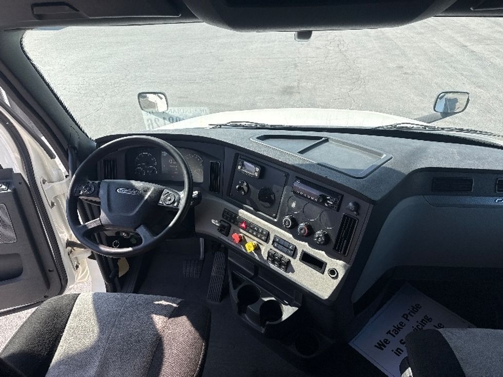 Sleeper Tractor-Heavy Duty Tractors-Freightliner-2020-T12664ST-East Chicago-IN-485,253\n\t\tmiles-$ 63,500 - Image 12