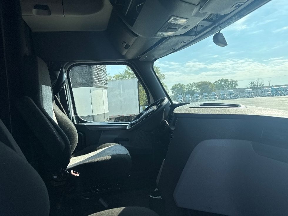 Sleeper Tractor-Heavy Duty Tractors-Freightliner-2020-T12664ST-East Chicago-IN-485,253\n\t\tmiles-$ 63,500 - Image 15