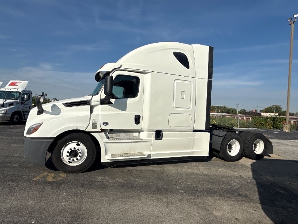 Sleeper Tractor-Heavy Duty Tractors-Freightliner-2020-T12664ST-East Chicago-IN-485,253\n\t\tmiles-$ 63,500 - Image 4