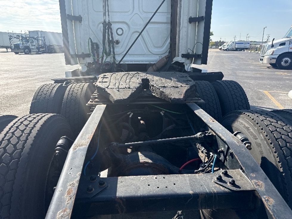 Sleeper Tractor-Heavy Duty Tractors-Freightliner-2020-T12664ST-East Chicago-IN-485,253\n\t\tmiles-$ 63,500 - Image 6