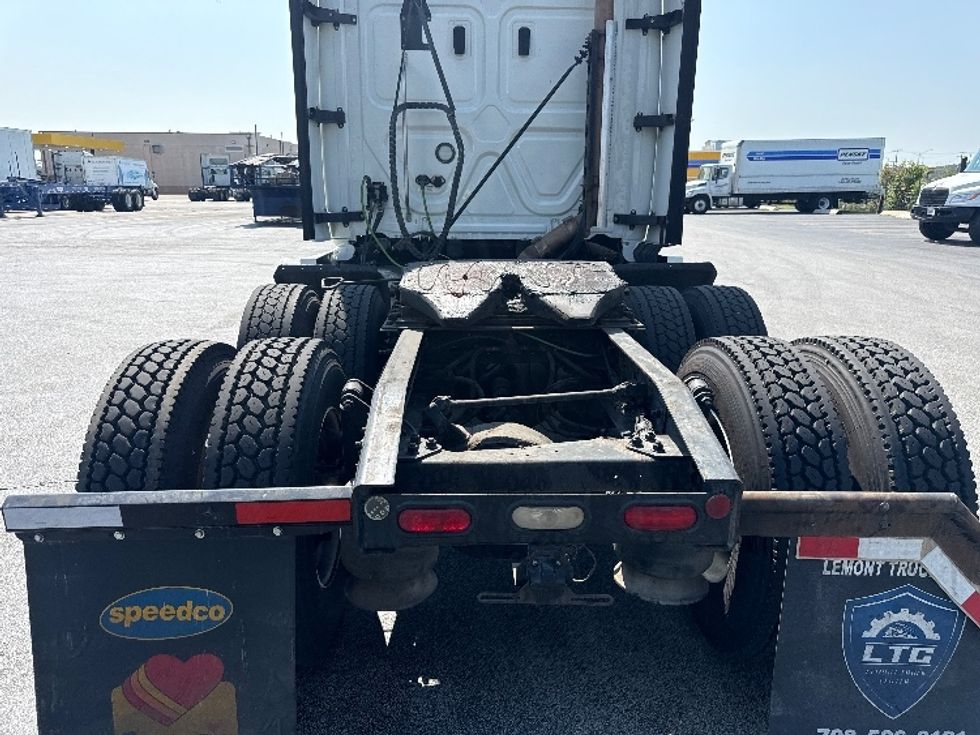 Sleeper Tractor-Heavy Duty Tractors-Freightliner-2020-T12664ST-East Chicago-IN-486,025\n\t\tmiles-$ 63,250 - Image 6