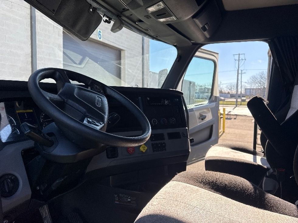 Sleeper Tractor-Heavy Duty Tractors-Freightliner-2020-T12664ST-East Chicago-IN-495,856\n\t\tmiles-$ 60,500 - Image 10