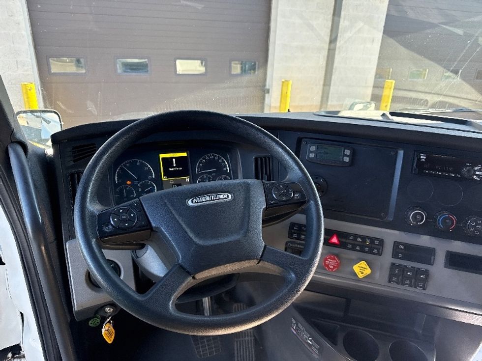 Sleeper Tractor-Heavy Duty Tractors-Freightliner-2020-T12664ST-East Chicago-IN-495,856\n\t\tmiles-$ 60,500 - Image 11