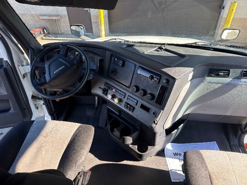 Sleeper Tractor-Heavy Duty Tractors-Freightliner-2020-T12664ST-East Chicago-IN-495,856\n\t\tmiles-$ 60,500 - Image 12