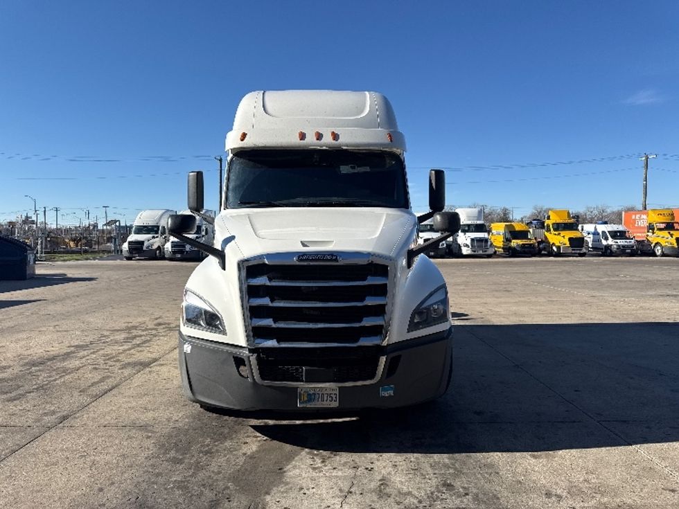Sleeper Tractor-Heavy Duty Tractors-Freightliner-2020-T12664ST-East Chicago-IN-495,856\n\t\tmiles-$ 60,500 - Image 2