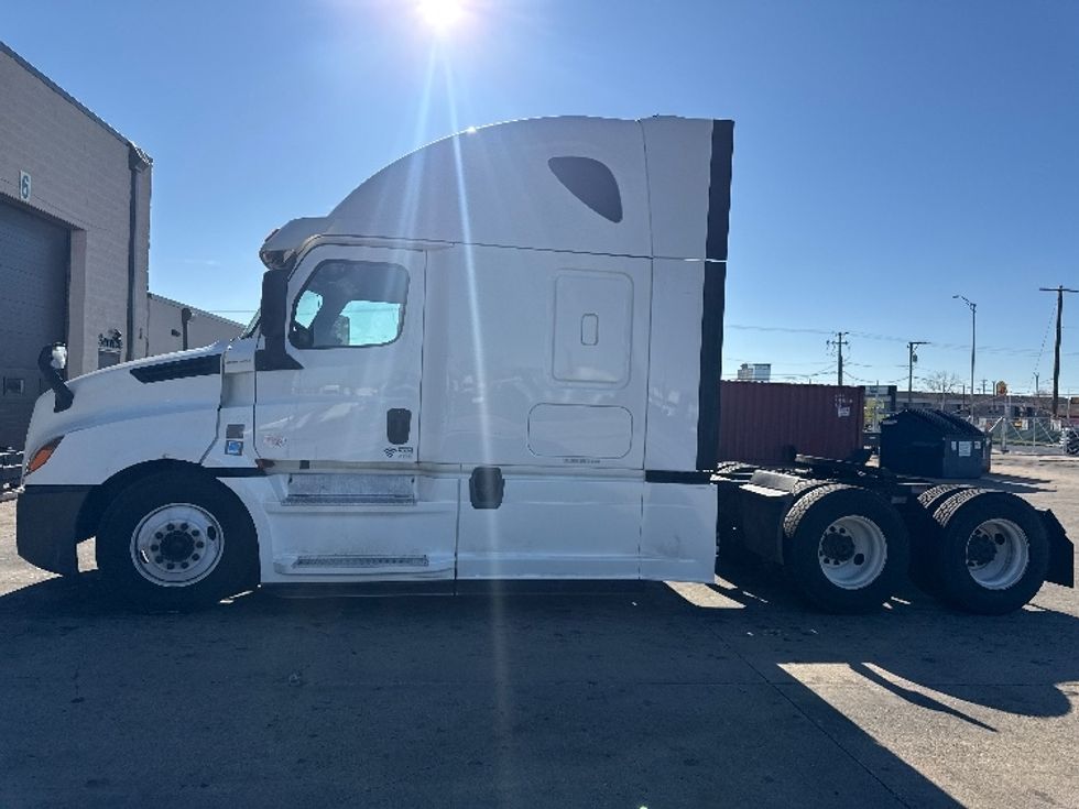 Sleeper Tractor-Heavy Duty Tractors-Freightliner-2020-T12664ST-East Chicago-IN-495,856\n\t\tmiles-$ 60,500 - Image 4