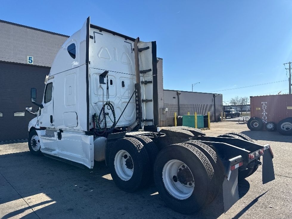Sleeper Tractor-Heavy Duty Tractors-Freightliner-2020-T12664ST-East Chicago-IN-495,856\n\t\tmiles-$ 60,500 - Image 5