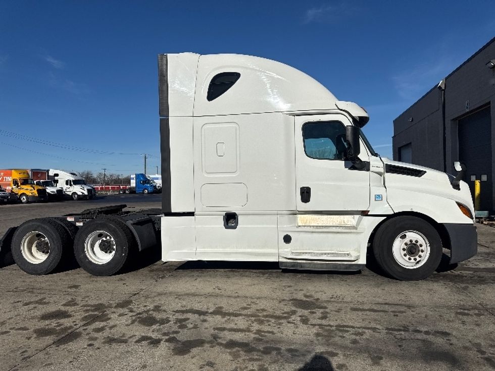 Sleeper Tractor-Heavy Duty Tractors-Freightliner-2020-T12664ST-East Chicago-IN-495,856\n\t\tmiles-$ 60,500 - Image 8