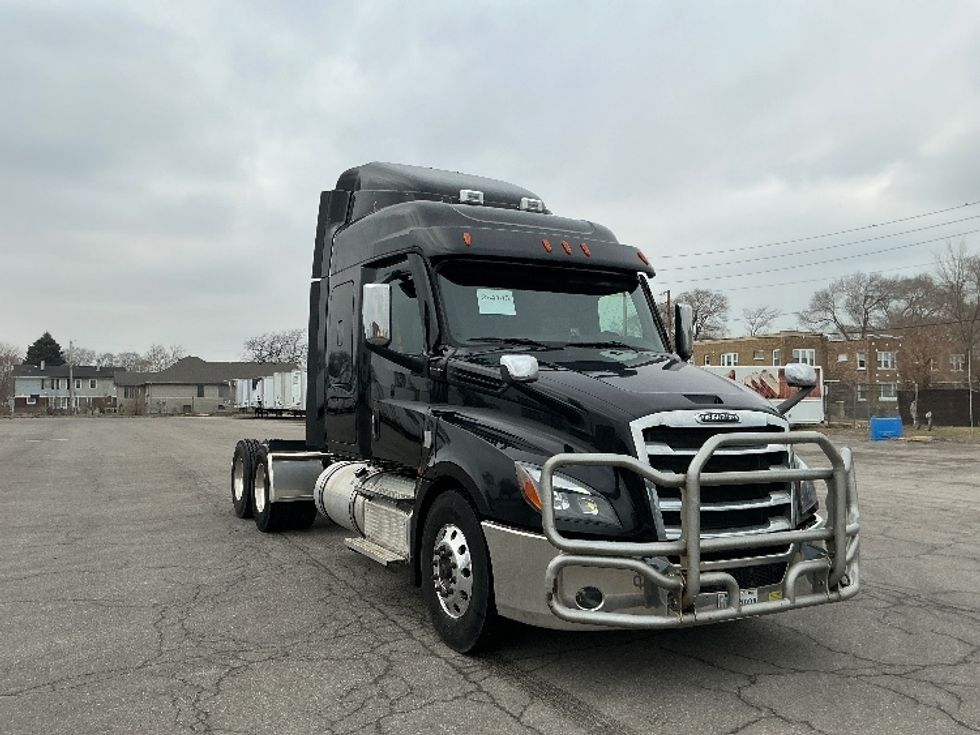 Sleeper Tractor-Heavy Duty Tractors-Freightliner-2020-T12664ST-East Chicago-IN-496,570\n\t\tmiles-$ 54,750 - Image 1