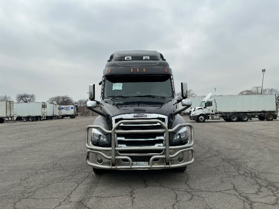 Sleeper Tractor-Heavy Duty Tractors-Freightliner-2020-T12664ST-East Chicago-IN-496,570\n\t\tmiles-$ 54,750 - Image 2