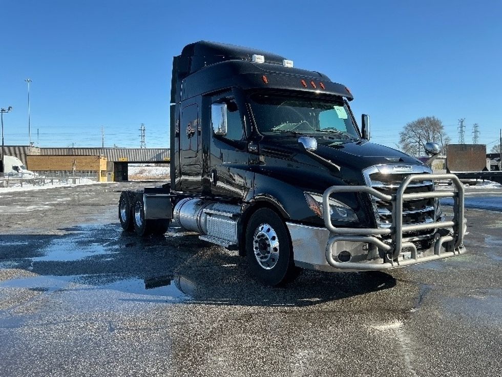 Sleeper Tractor-Heavy Duty Tractors-Freightliner-2020-T12664ST-East Chicago-IN-499,005\n\t\tmiles-$ 54,500 - Image 1