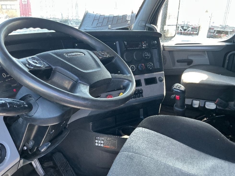 Sleeper Tractor-Heavy Duty Tractors-Freightliner-2020-T12664ST-East Chicago-IN-499,005\n\t\tmiles-$ 54,500 - Image 10