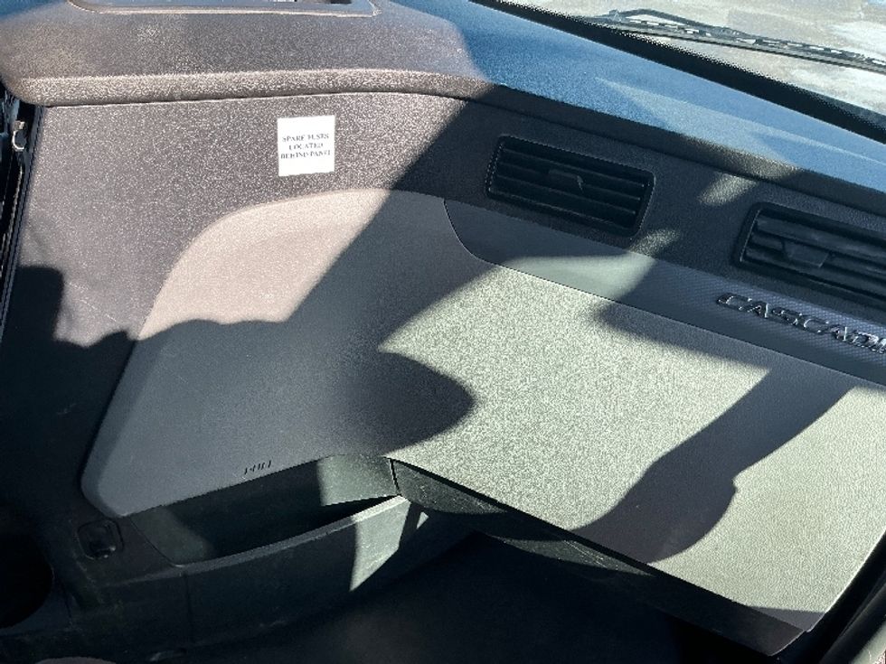 Sleeper Tractor-Heavy Duty Tractors-Freightliner-2020-T12664ST-East Chicago-IN-499,005\n\t\tmiles-$ 54,500 - Image 14