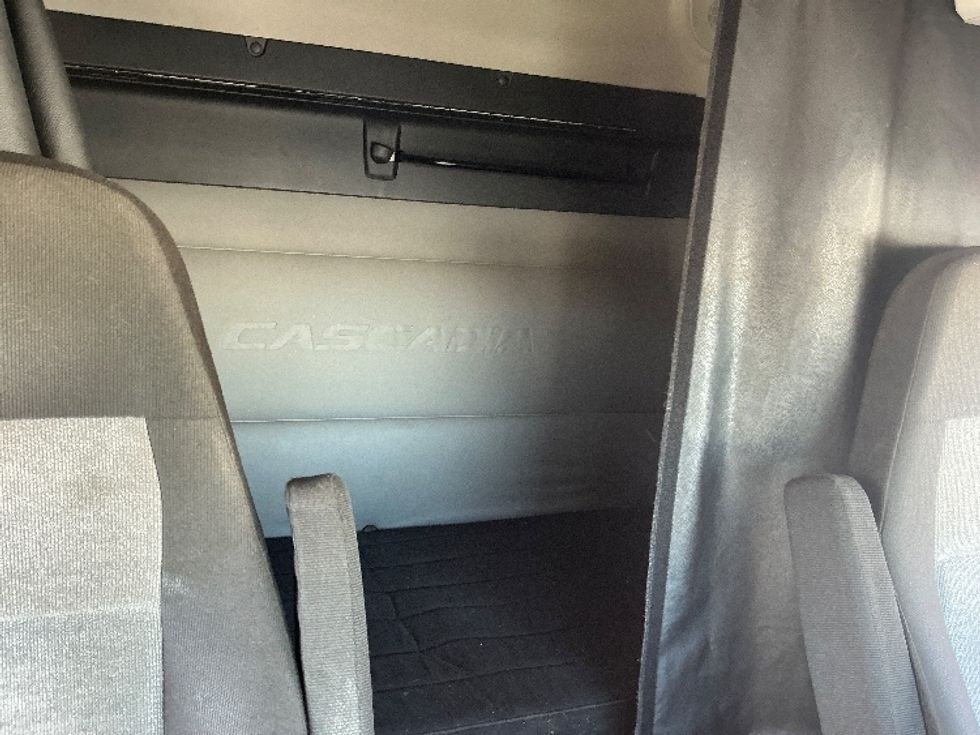 Sleeper Tractor-Heavy Duty Tractors-Freightliner-2020-T12664ST-East Chicago-IN-499,005\n\t\tmiles-$ 54,500 - Image 16