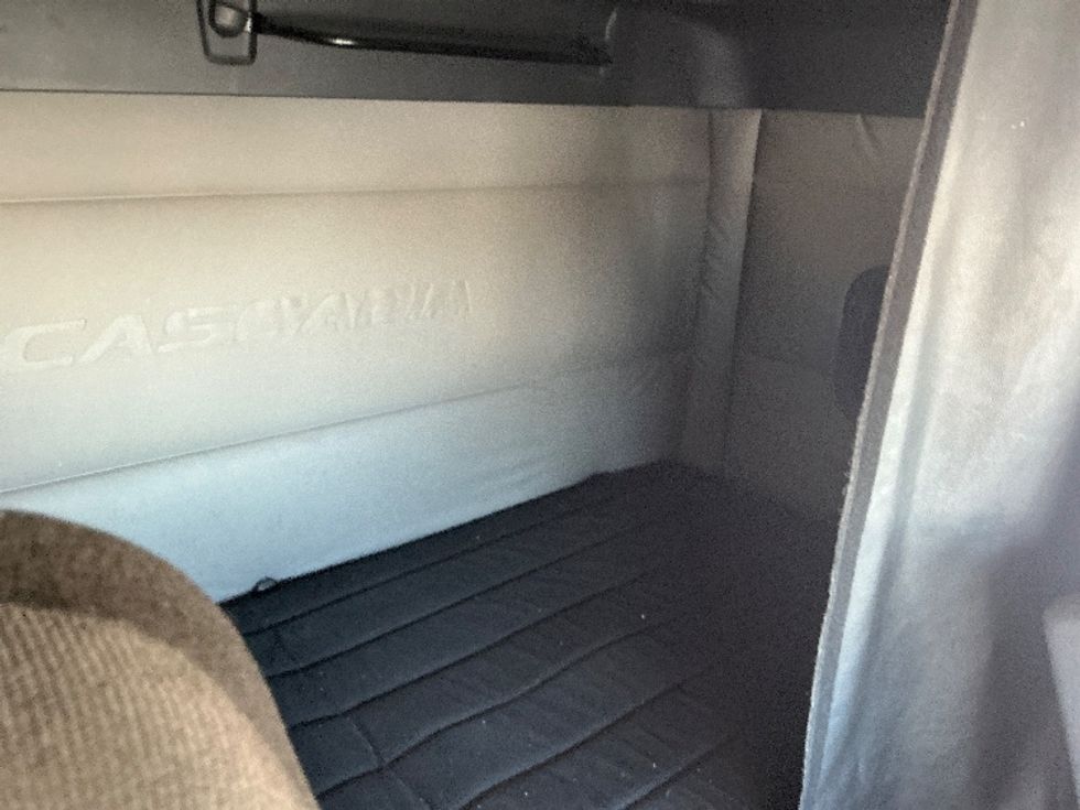 Sleeper Tractor-Heavy Duty Tractors-Freightliner-2020-T12664ST-East Chicago-IN-499,005\n\t\tmiles-$ 54,500 - Image 17