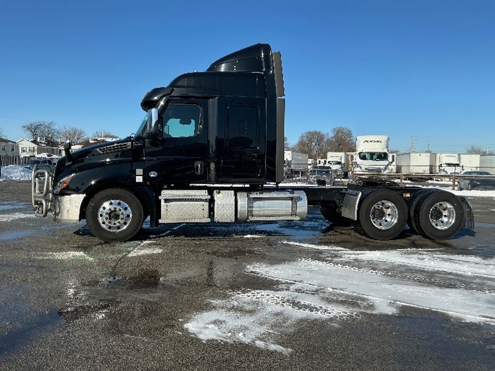 Sleeper Tractor-Heavy Duty Tractors-Freightliner-2020-T12664ST-East Chicago-IN-499,005\n\t\tmiles-$ 54,500 - Image 4