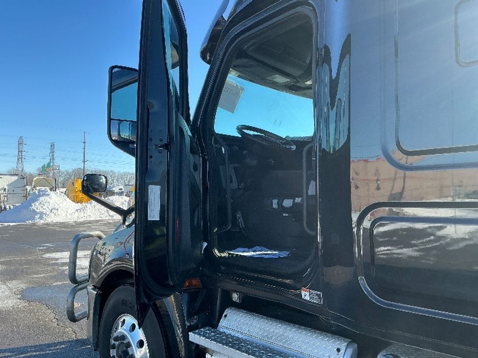 Sleeper Tractor-Heavy Duty Tractors-Freightliner-2020-T12664ST-East Chicago-IN-499,005\n\t\tmiles-$ 54,500 - Image 9