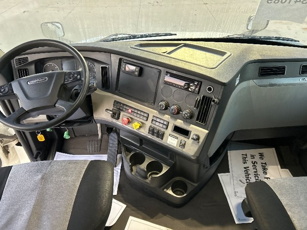 Sleeper Tractor-Heavy Duty Tractors-Freightliner-2020-T12664ST-East Chicago-IN-501,014\n\t\tmiles-$ 62,250 - Image 12