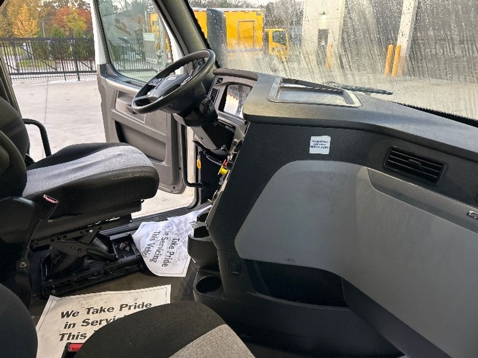 Sleeper Tractor-Heavy Duty Tractors-Freightliner-2020-T12664ST-East Chicago-IN-501,014\n\t\tmiles-$ 62,250 - Image 15